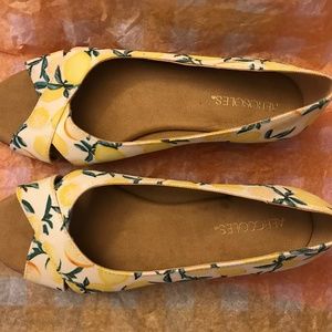Aerosoles lemon peep-toe flats